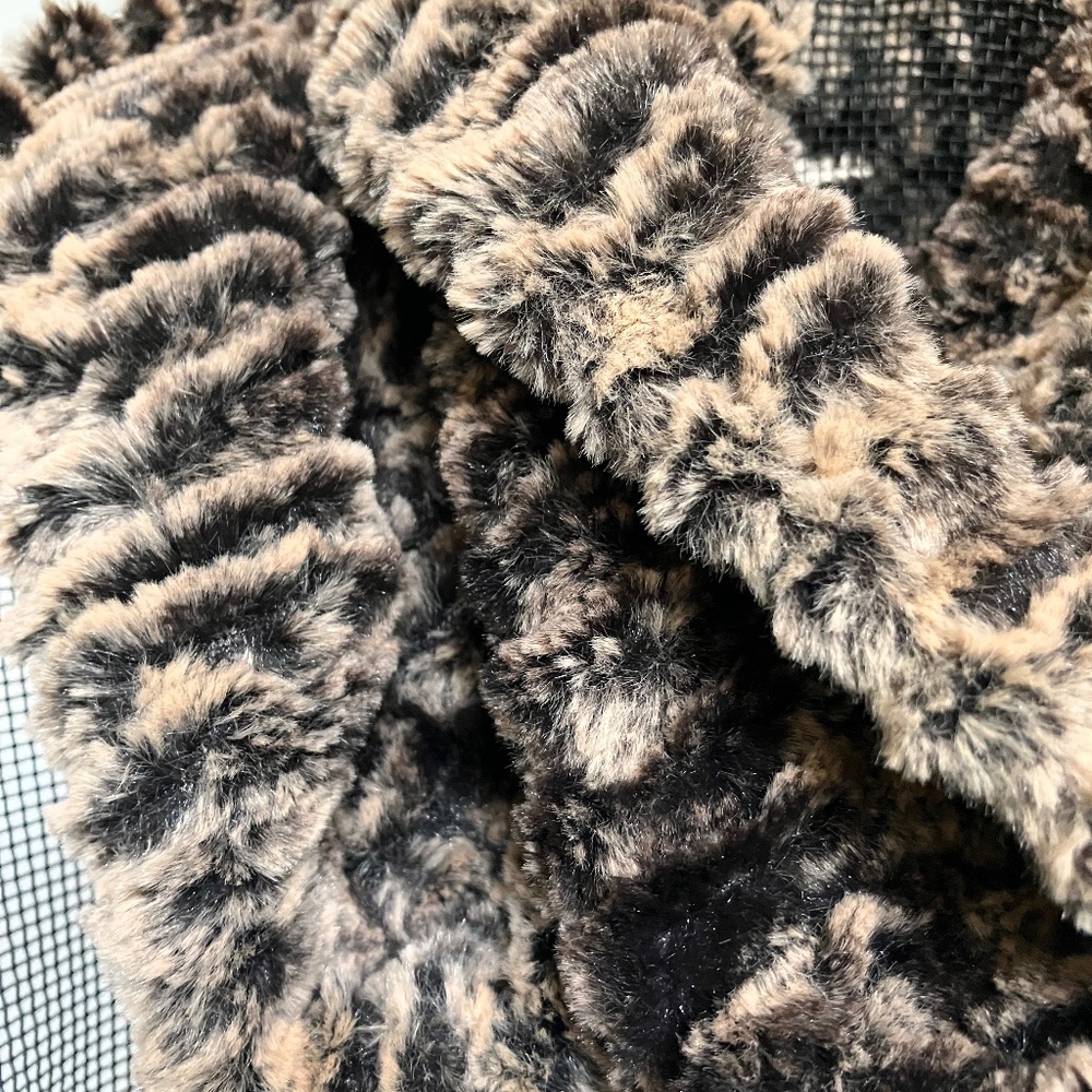 Luxurious Brazen Faux Fur Infinity Scarf/Wrap. Brown/Black. Great Cond. 29x6.